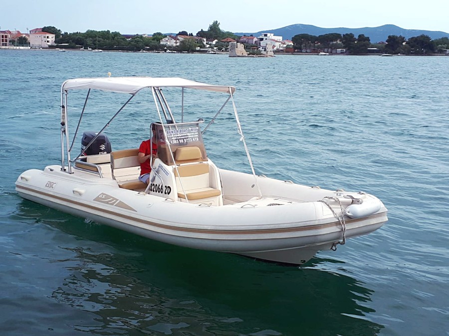 Boat rental in Sukošan