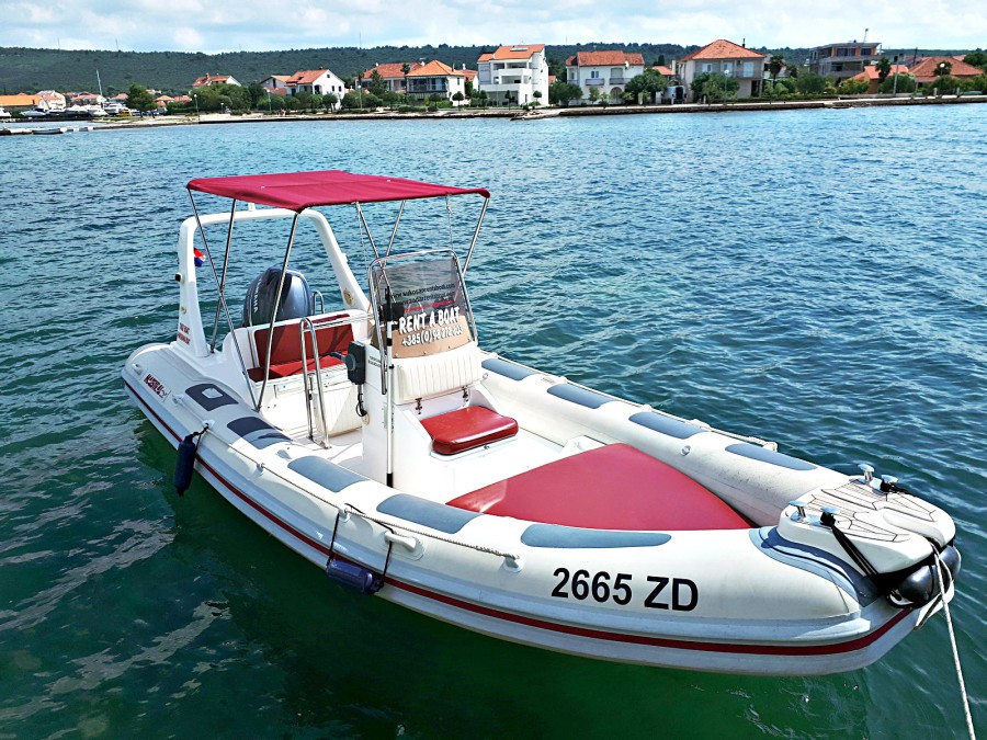 Boat rental in Sukošan