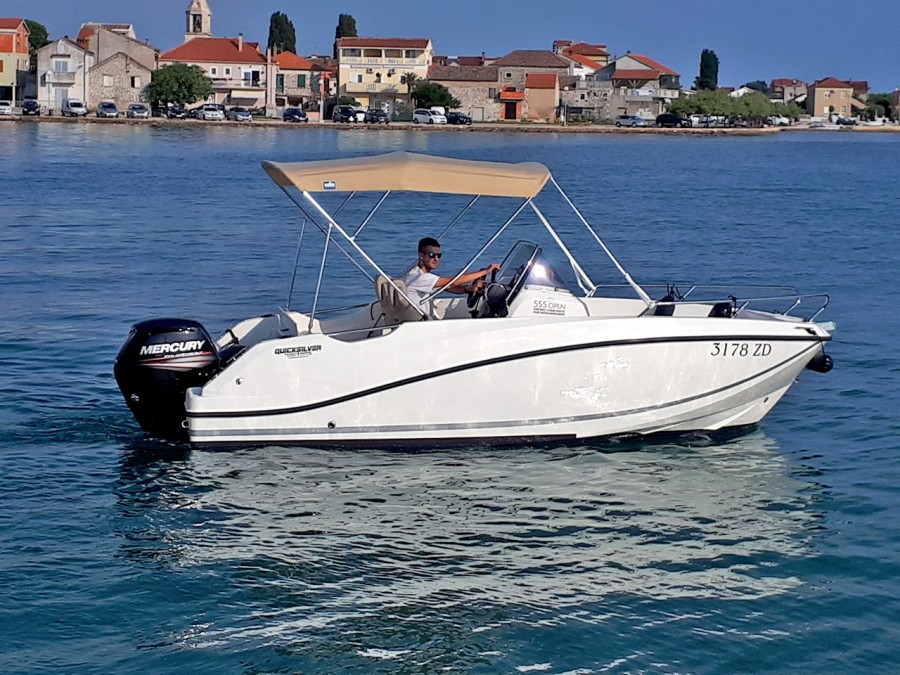 Boat rental in Sukošan